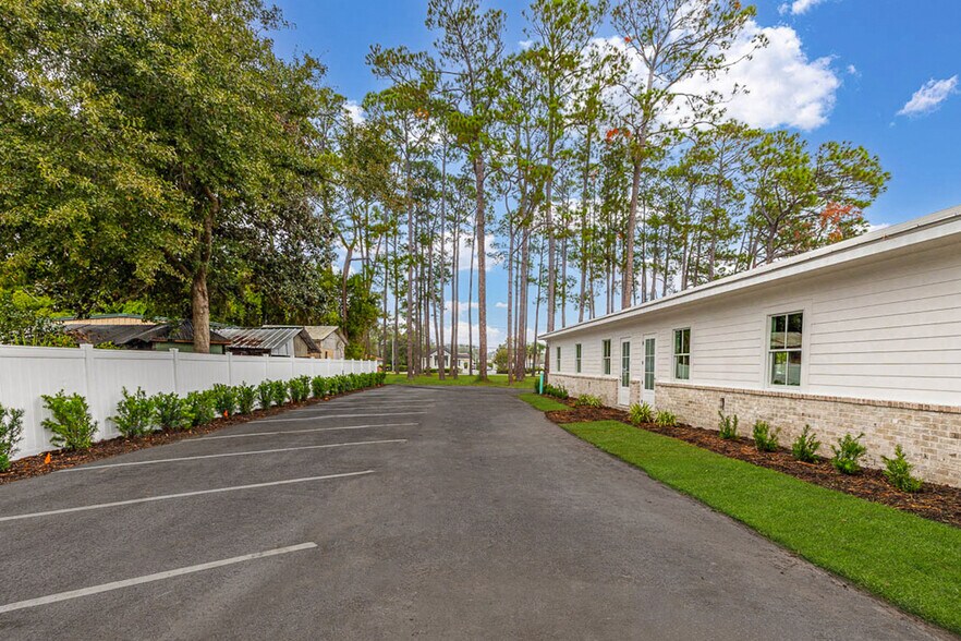 More Photos Of 2903 Kemble Ave, Brunswick Medical For Sale