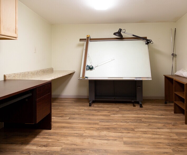 More Photos Of 211 S Austin St, Hutchins Flex For Sale