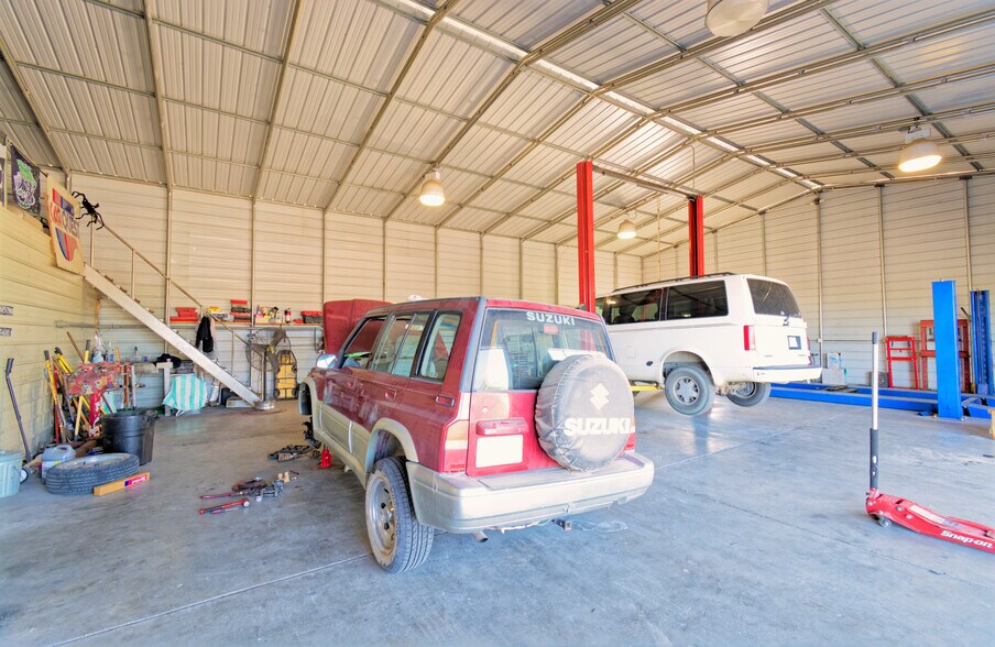 More Photos Of 77 Plymouth Ave, Quartzsite Service For Sale