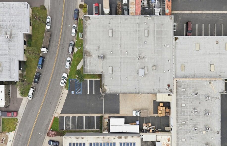 More Photos Of 5701 Engineer Dr, Huntington Beach Manufacturing For Lease