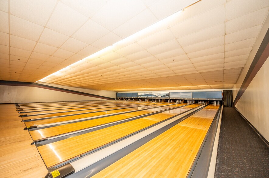 More Photos Of 1849 Gardner Ln NW, Corydon Sports And Entertainment For Sale