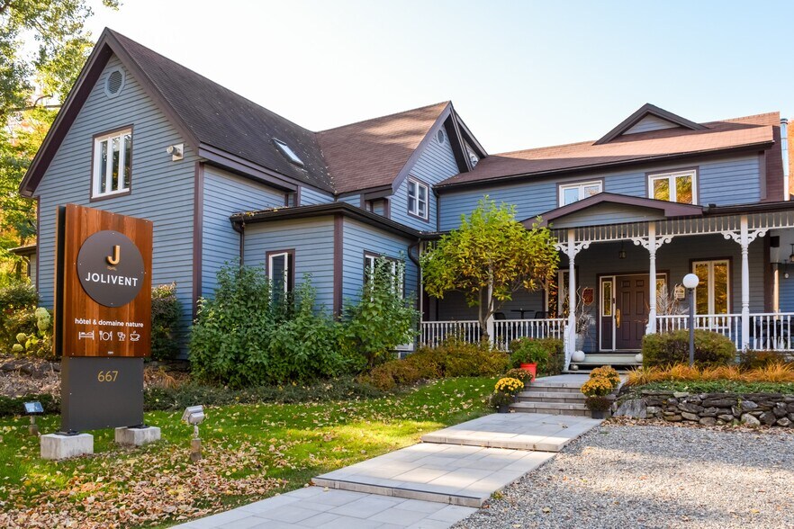 Primary Photo Of 667 Ch De Bondville, Lac-Brome Hospitality For Sale