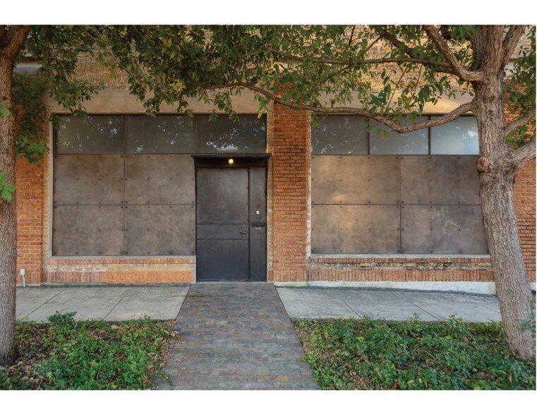 More Photos Of 311-321 Sixth St, San Antonio Office For Sale