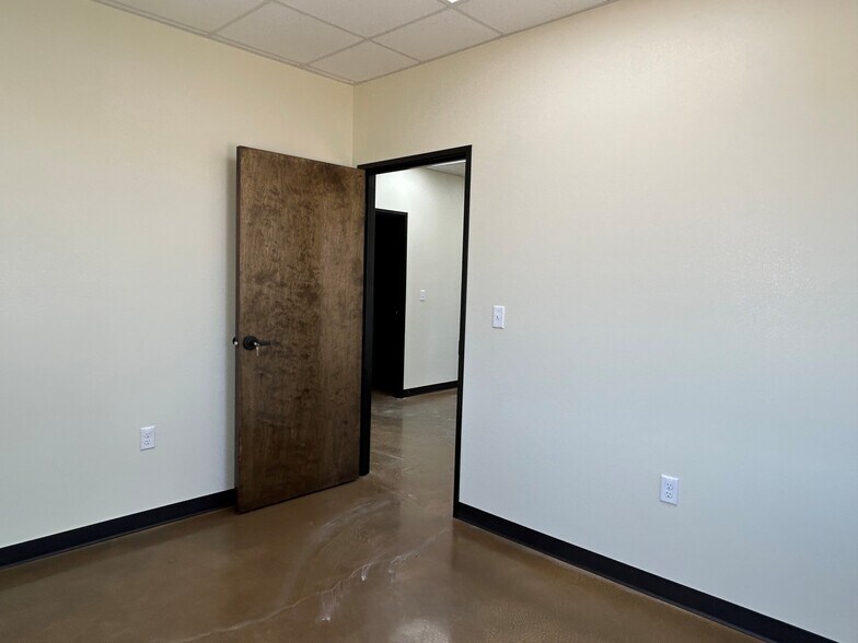More Photos Of 2212 Saw Gin Road, Pecos Showroom For Lease