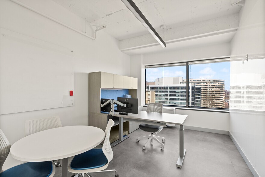 More Photos Of 1550 Crystal Dr, Arlington Office For Lease