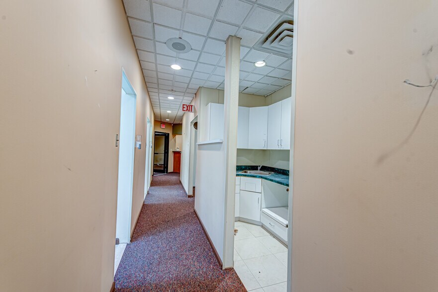 More Photos Of 63 Eastport Manor Rd, Eastport Office For Sale