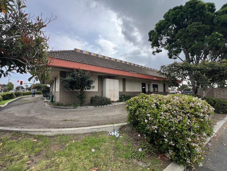 More Photos Of 1651 N Broadway, Santa Maria Restaurant For Lease