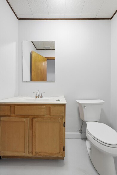 More Photos Of 623 Pleasant St, Lake Helen Flex For Lease