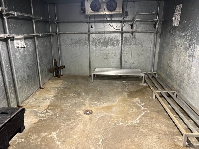 More Photos Of 800 TX-86, Bovina Supermarket For Sale