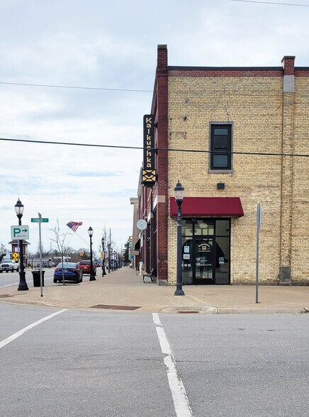 More Photos Of 302 S Cedar St, Kalkaska Storefront For Lease