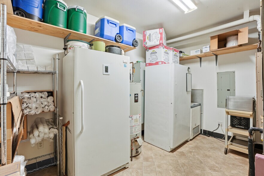 More Photos Of 4020 E Old US 30, Hamlet Restaurant For Sale