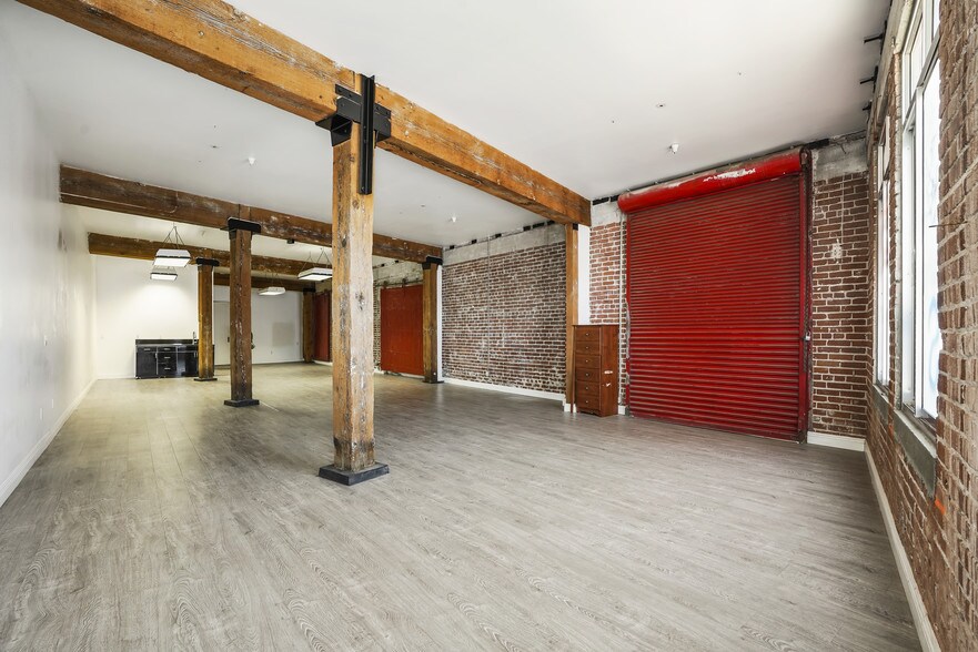 More Photos Of 2079 E 15th St, Los Angeles Flex For Lease