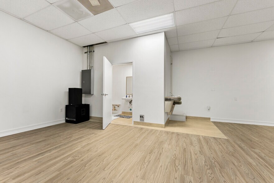 More Photos Of 2000 N Federal Hwy, Delray Beach General Retail For Lease