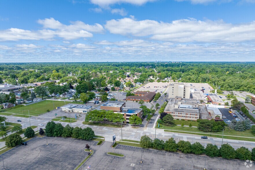 More Photos Of 27301 Dequindre Rd, Madison Heights Office For Lease