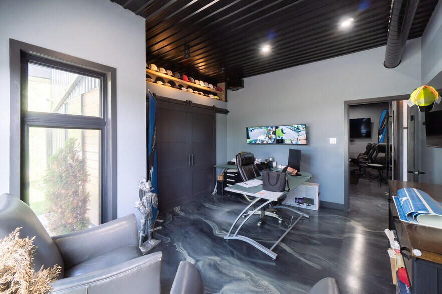 More Photos Of 00 Indcum Rd, Navan Showroom For Sale