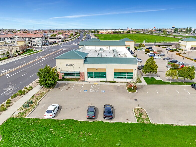 More Photos Of 17270-17272 Golden Valley Pky, Lathrop Office For Sale