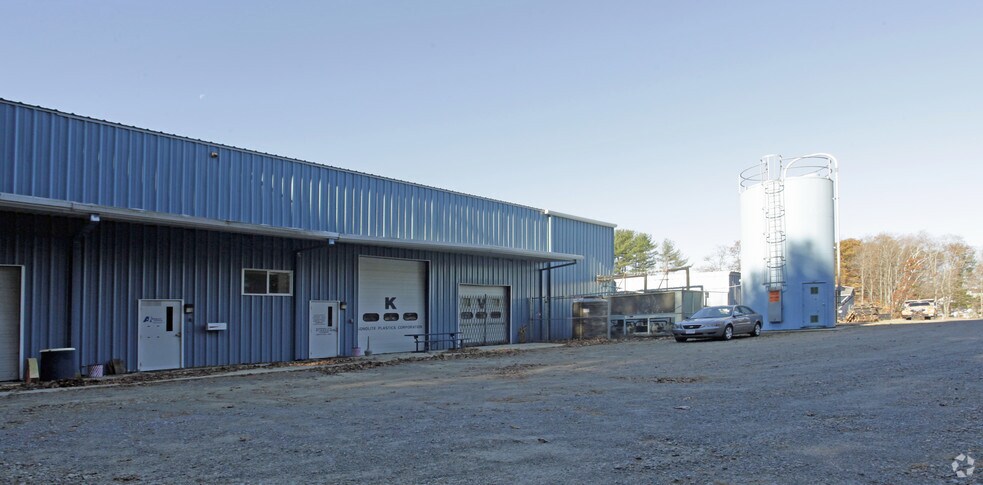 More Photos Of 10 Fernwood Lake Ave, Gloucester Warehouse For Lease