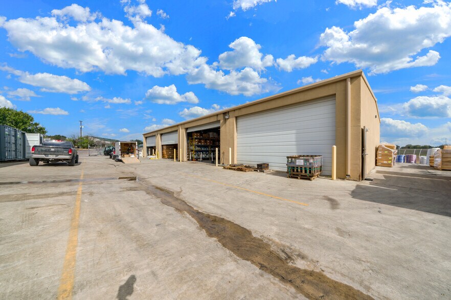 More Photos Of 1300 Universal City Blvd, Universal City Warehouse For Sale