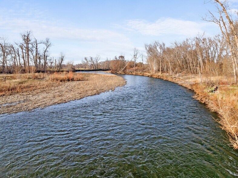 More Photos Of 10 W Sprague St, Echo Flex For Sale