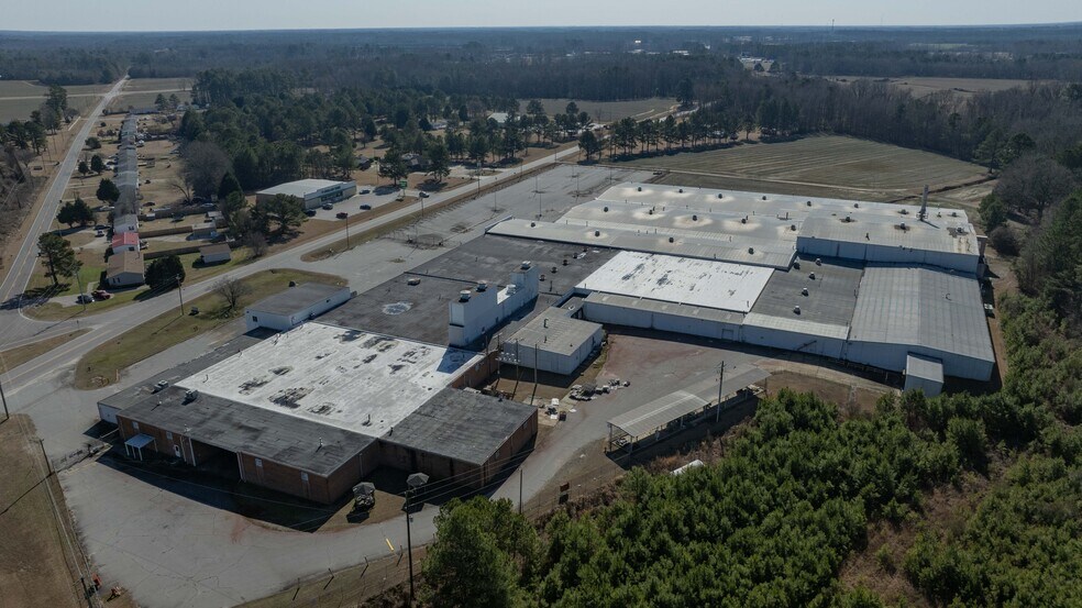 More Photos Of 600 S Parker St, Elm City Manufacturing For Lease