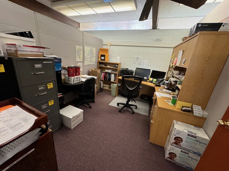 More Photos Of 10953 14th Ave, Armona Office For Sale