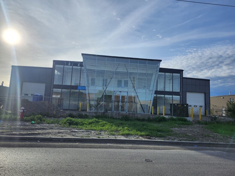 More Photos Of 2611 Drew Rd, Mississauga Warehouse For Sale