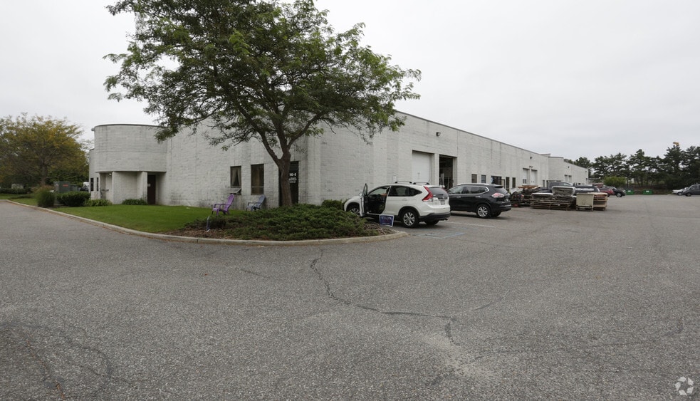 More Photos Of 140 Keyland Ct, Bohemia Warehouse For Lease