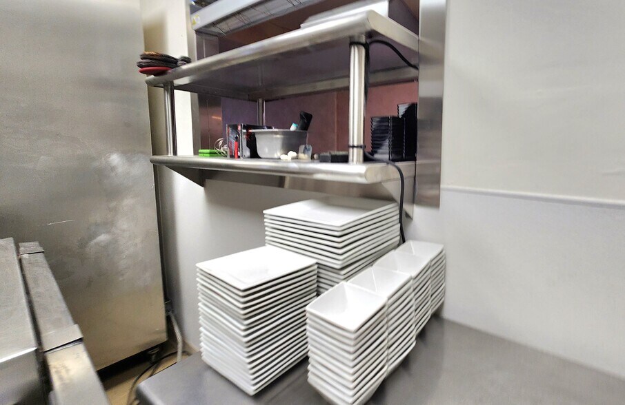 More Photos Of 204 S Coeur D Alene Ave, Harrison Restaurant For Sale