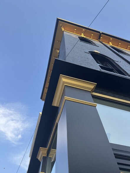 More Photos Of 207 N Chestnut St, Seymour Office For Sale