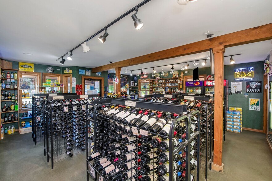 More Photos Of 81 Gillaspey Ave, Crested Butte General Retail For Sale