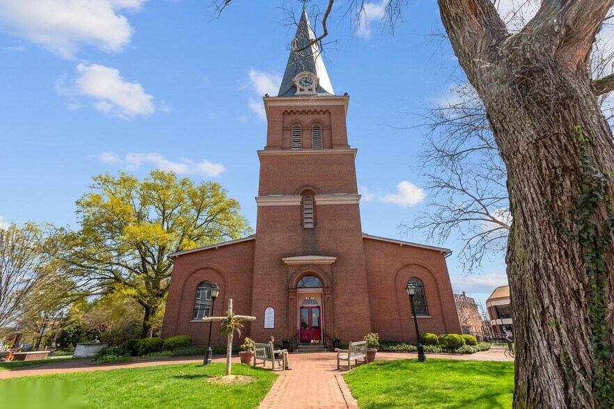 More Photos Of 220 West St, Annapolis Office For Sale