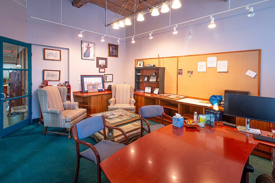 More Photos Of 320 Riverside Dr, Florence Office For Sale
