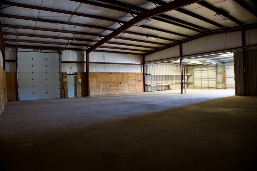 More Photos Of 3447 Highway 281, George West Auto Repair For Sale