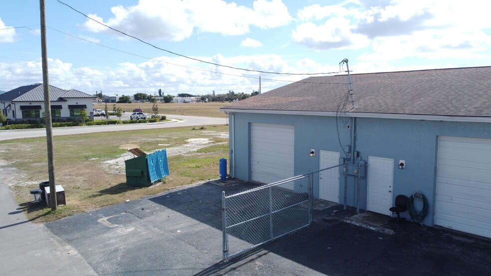 More Photos Of 931 NE 7th St, Cape Coral Warehouse For Sale