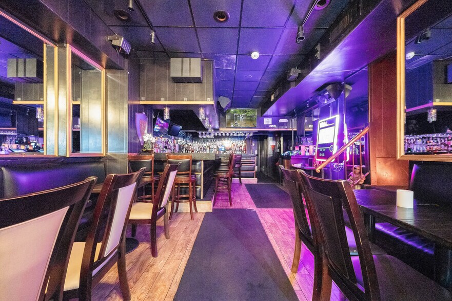 More Photos Of 1823 M St NW, Washington Bar For Sale