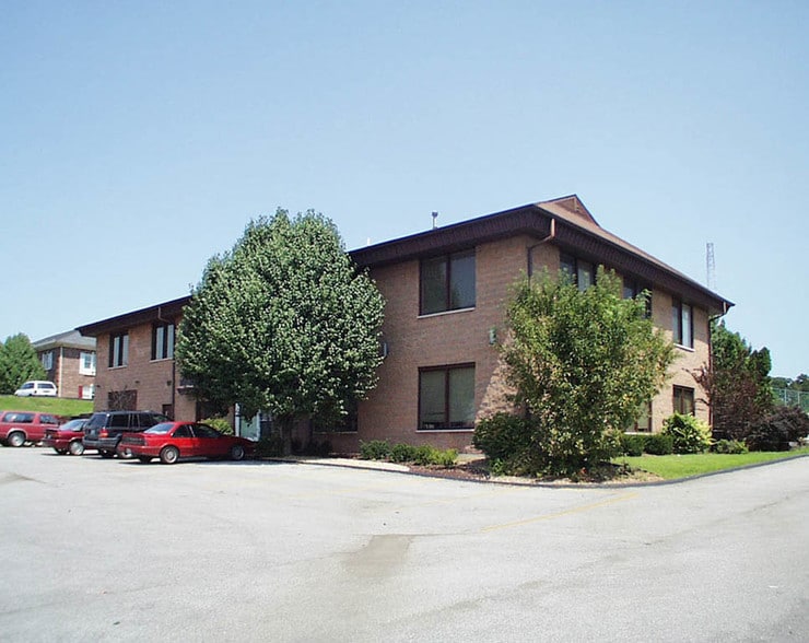 More Photos Of 1811 Sherman Dr, Saint Charles Medical For Lease