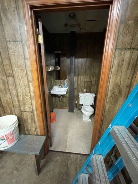 More Photos Of 508 Hoover St, Asheboro Flex For Lease