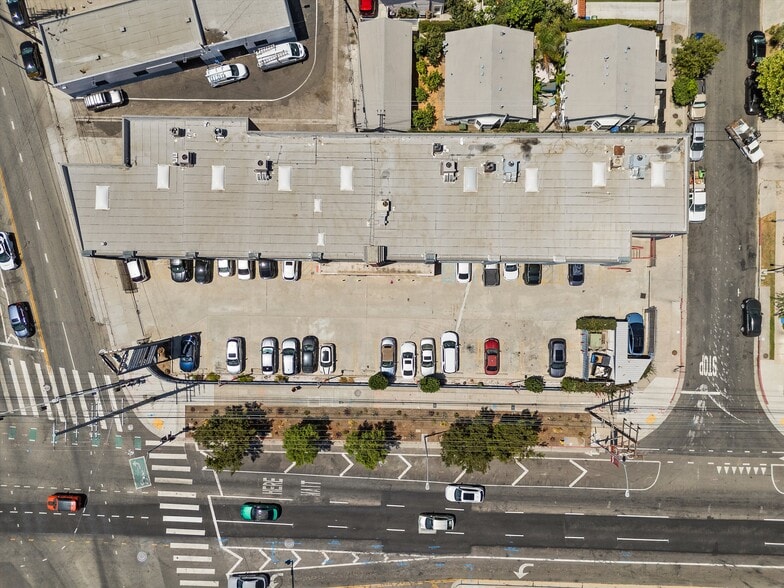 More Photos Of 8885 Venice Blvd, Los Angeles Light Distribution For Lease