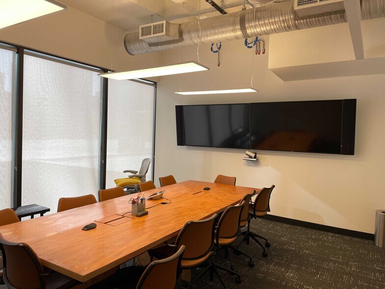 More Photos Of 221 W 6th St, Austin Office For Lease