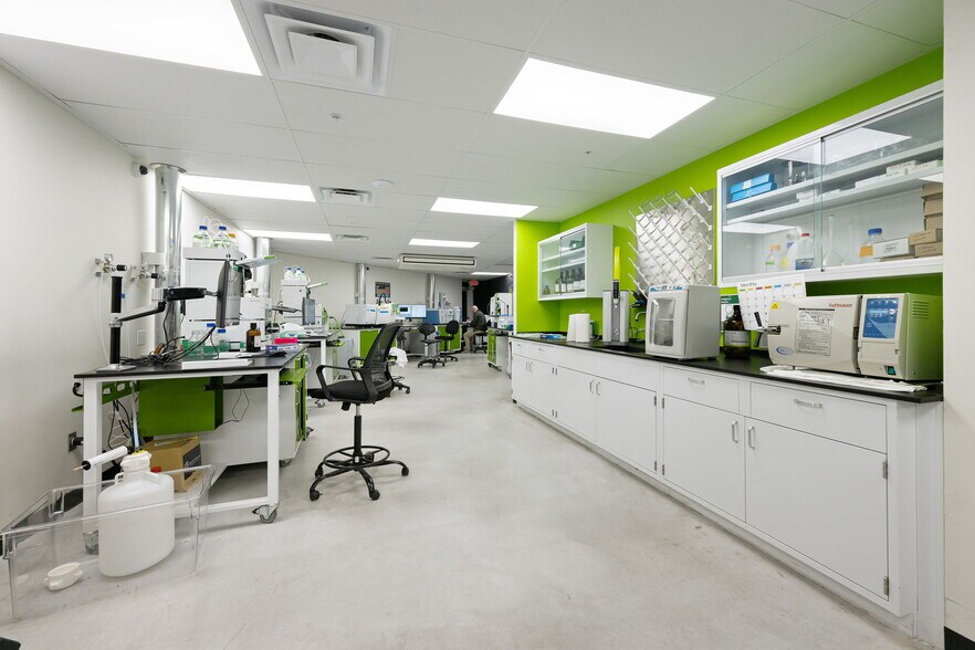 More Photos Of 32475 Date Palm Dr, Cathedral City Freestanding For Sale