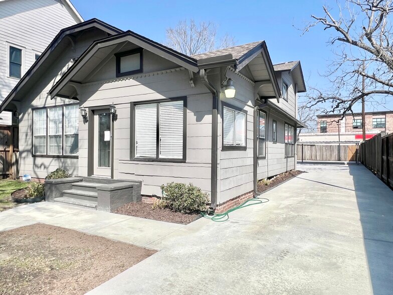 More Photos Of 741 E 9th St, Houston Office Residential For Lease