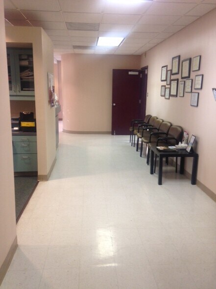 More Photos Of 1701 N Loop 250 W, Midland Medical For Lease