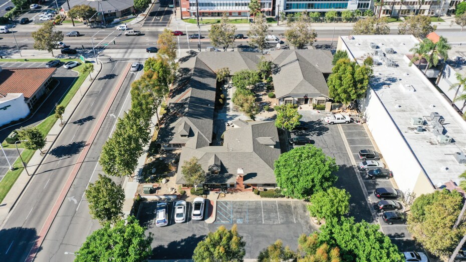 More Photos Of 1810 E 17th St, Santa Ana Medical For Lease