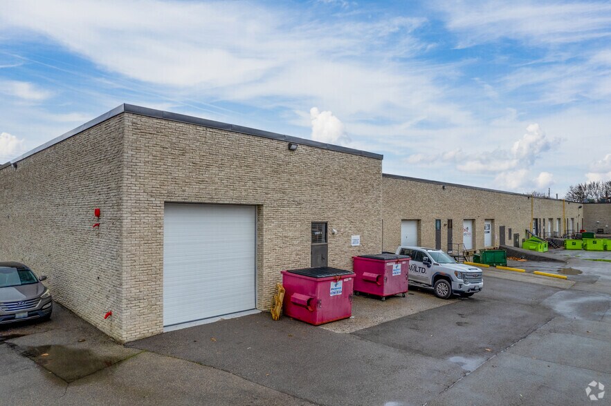 More Photos Of 505 Queensway E, Mississauga Flex For Lease