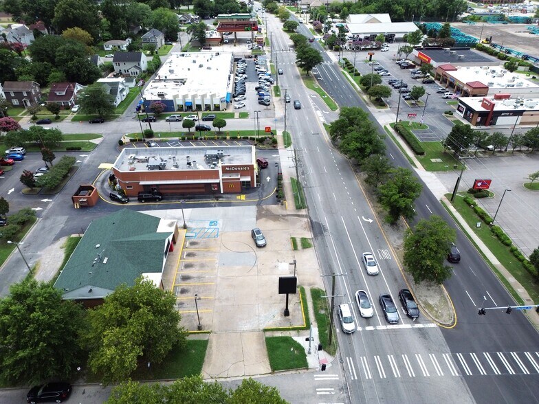 More Photos Of 8312 Hampton Blvd, Norfolk General Retail For Sale