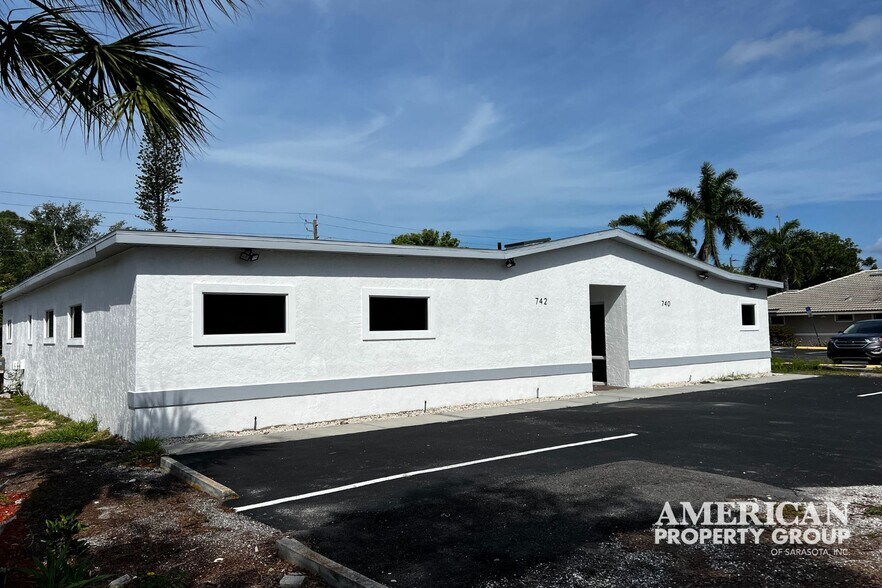 More Photos Of 740 The Rialto, Venice Medical For Sale