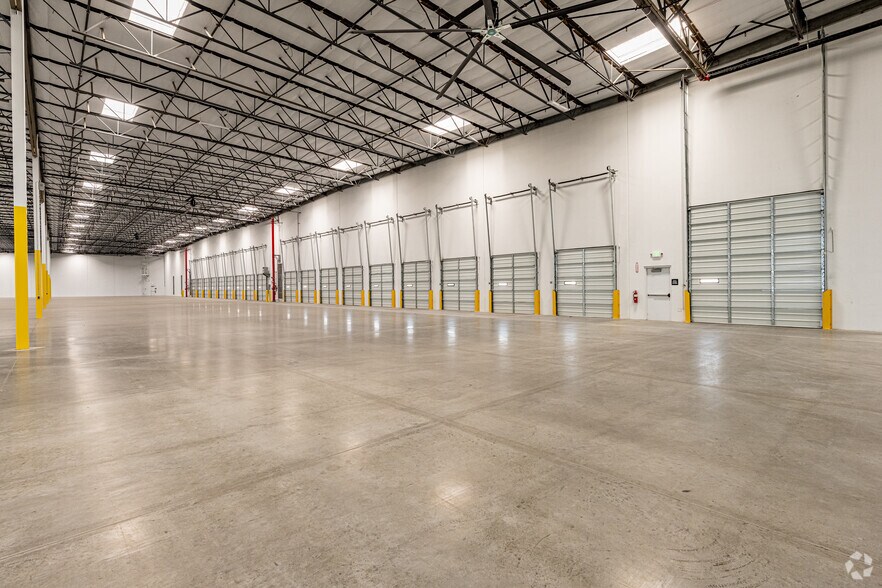 More Photos Of 4416 Azusa Canyon Rd, Irwindale Distribution For Lease