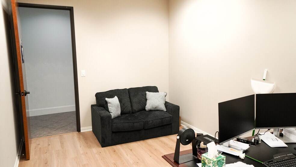 More Photos Of 205 E US Hwy 80, Forney Office Residential For Lease