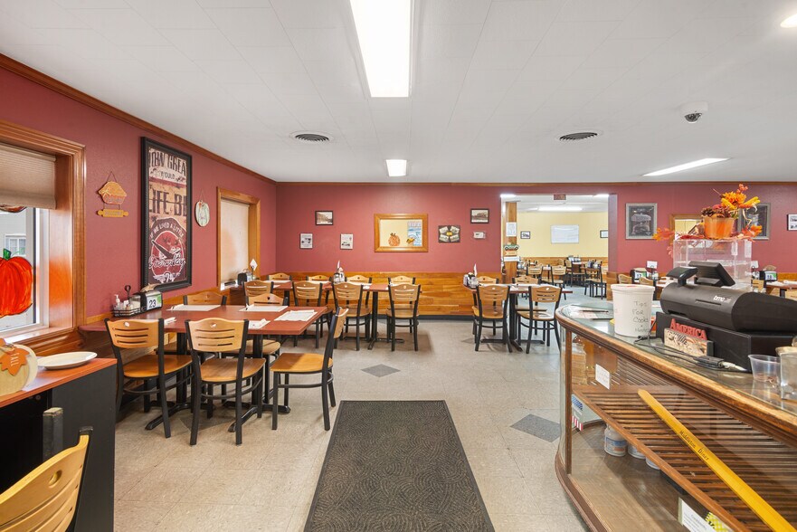 More Photos Of 125 N Newton St, Middleton Restaurant For Sale