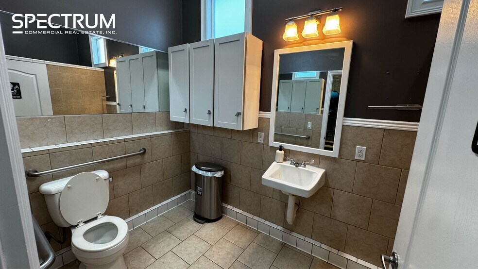 More Photos Of 2707 W Burbank Blvd, Burbank Storefront Retail Residential For Lease